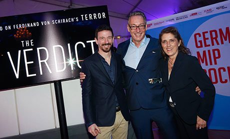 Oliver Berben of Constantin Film Produktion, who presented The Verdict to cocktail guests, with the event’s hosts Helge Jürgens of MBB and Petra Müller of FMS