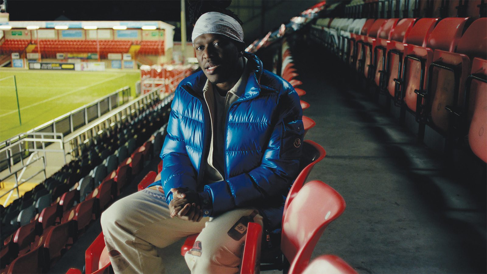 Race to the Top follows the takeover of Dagenham & Redbridge Football Club by YouTuber KSI
